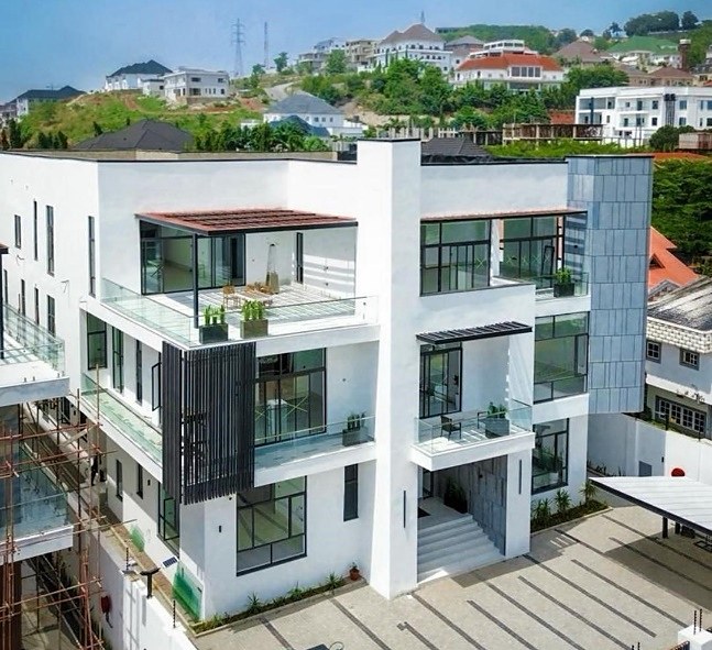 White contemporary mansion with glass terraces in Asokoro, Abuja